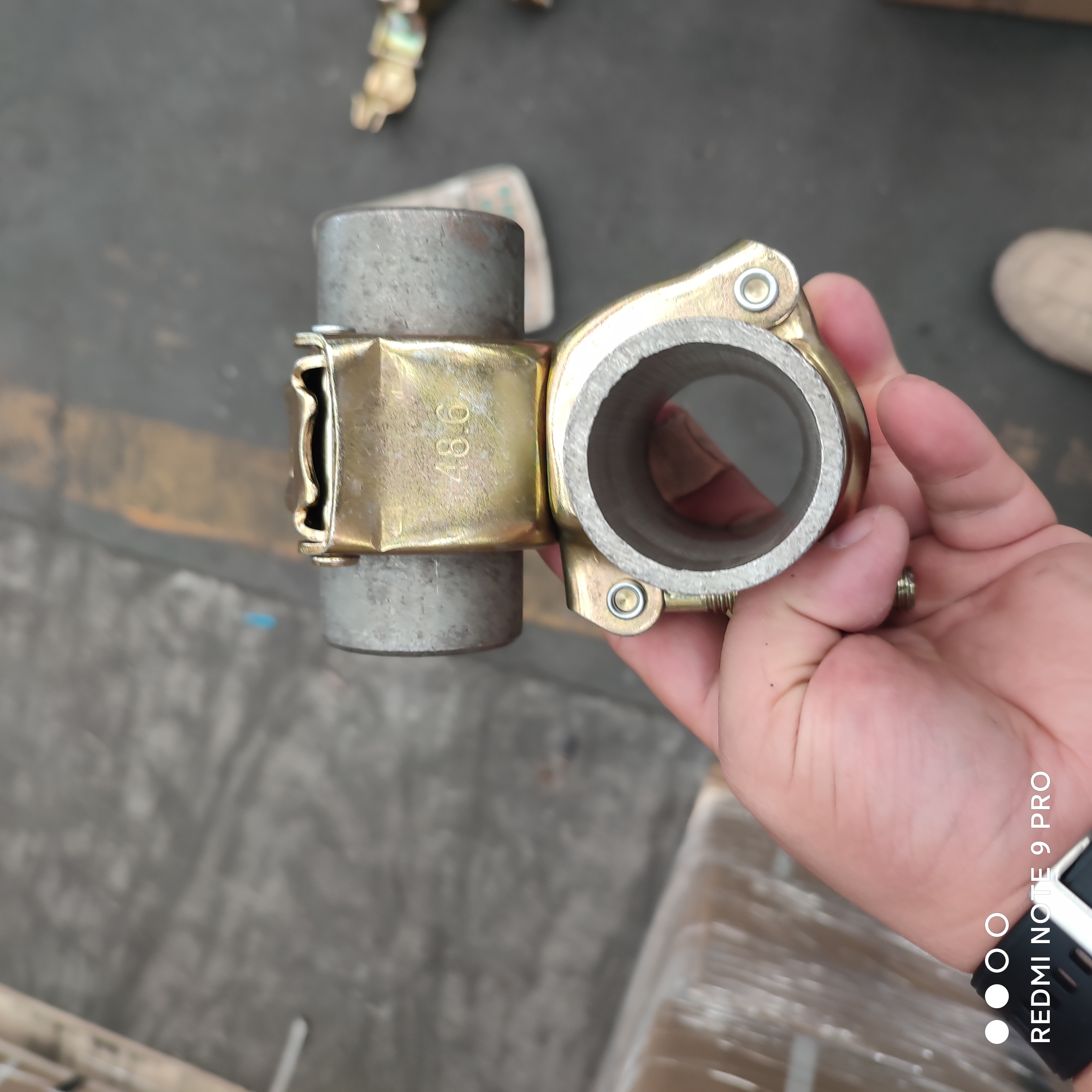 khớp nối xoay &eacute;p