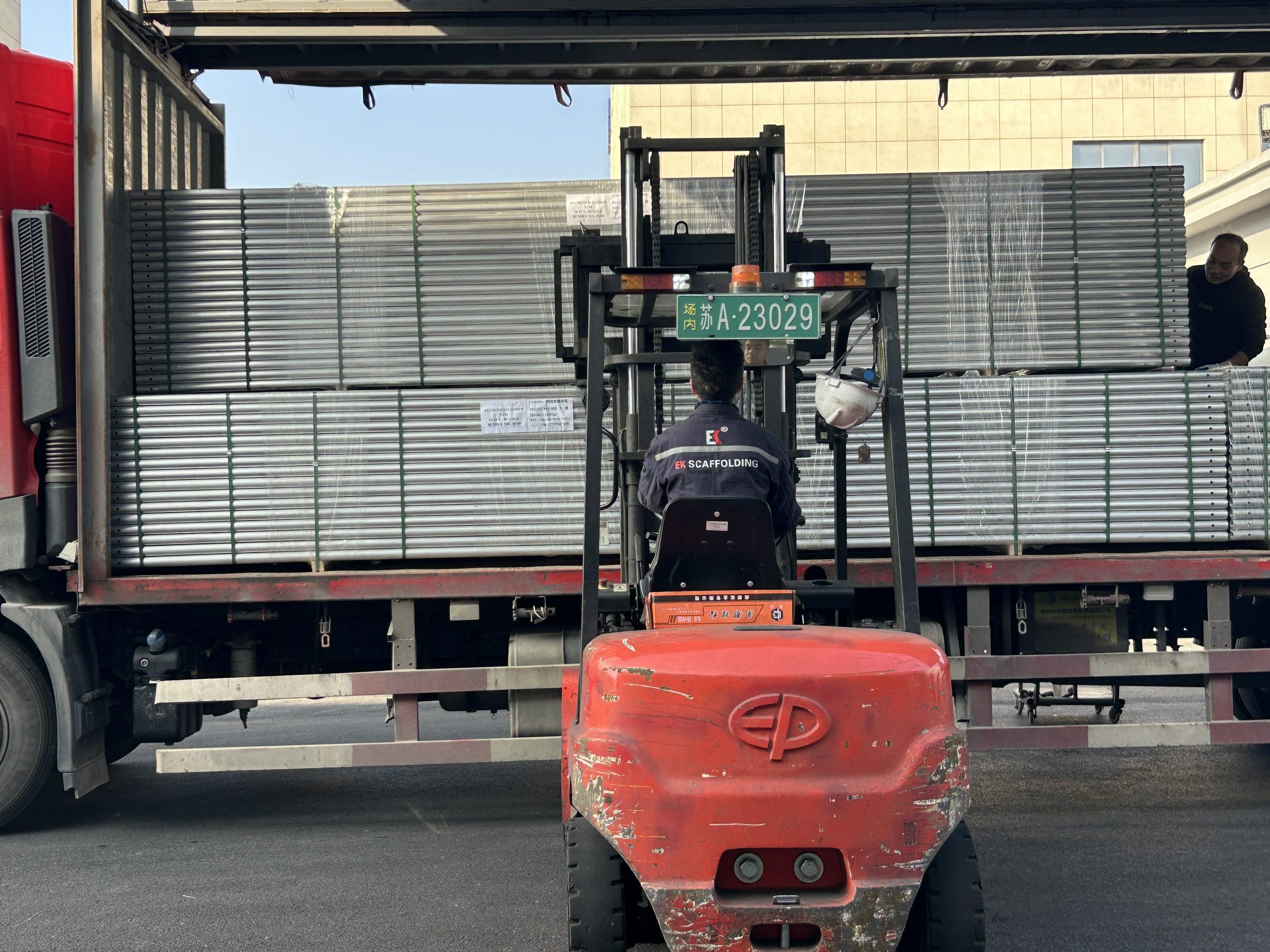 nh&ocirc;m lưới ch&ugrave;m vận chuyển 