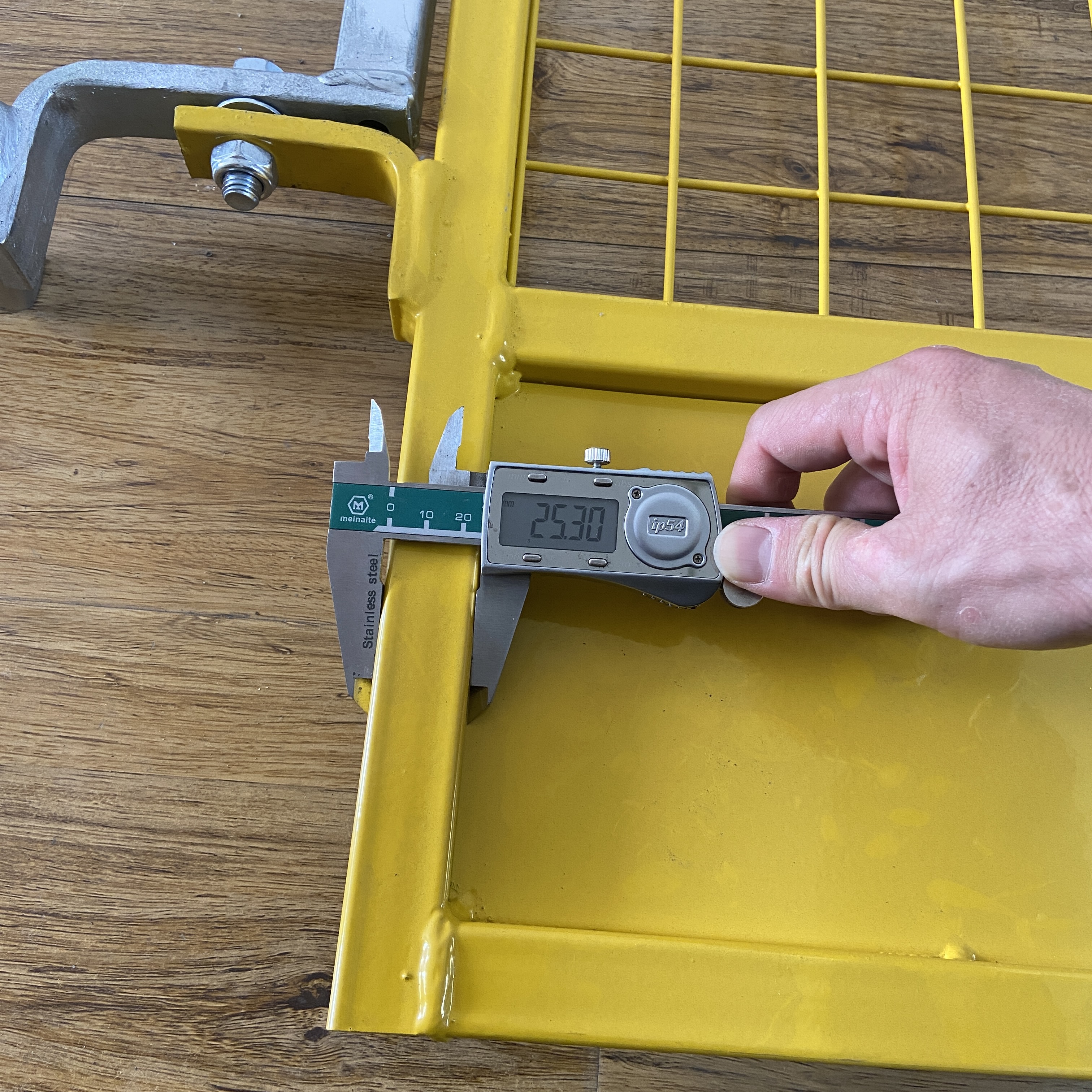 thử nghiệm cổng truy cập thang đảo ngược