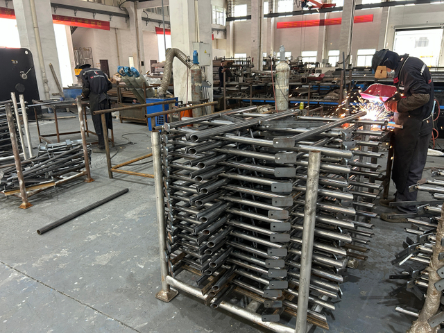 Kiểu trang trọng chống đỡ chân ba