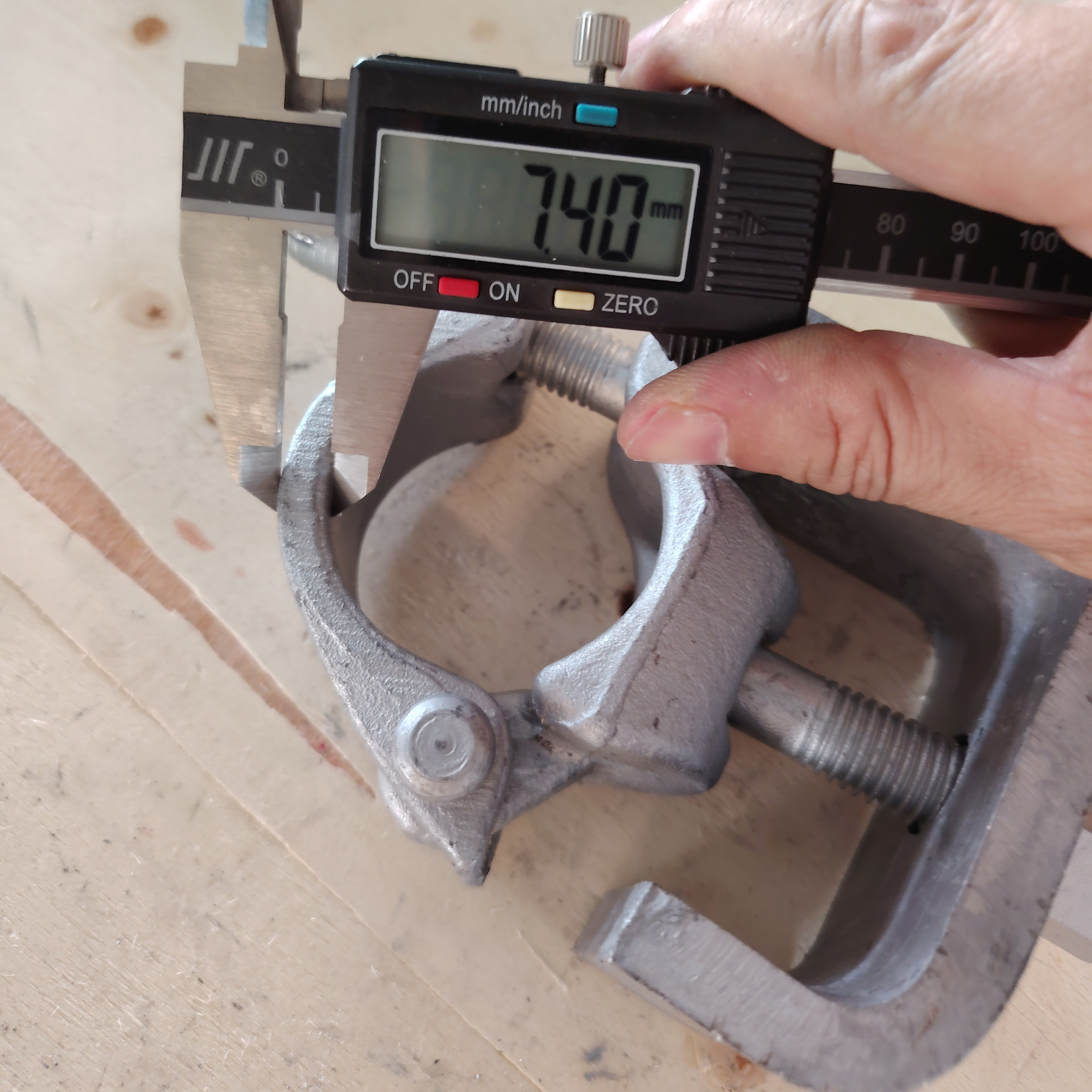 Kẹp giàn giáo hình đặc biệt Bjelke Klips