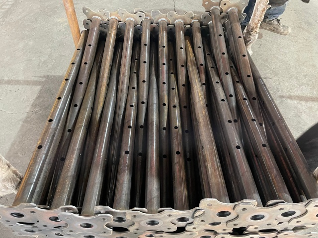 h&agrave;n ống th&eacute;p chống đỡ b&ecirc;n trong