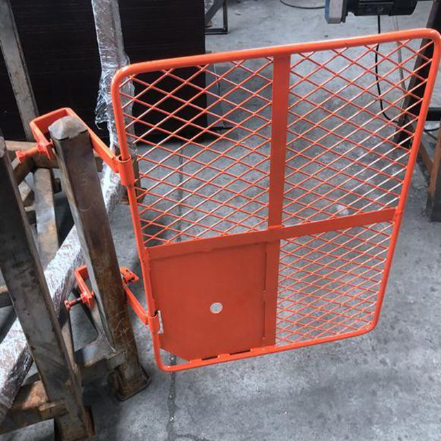 Cổng an toàn được vẽ giàn giáo để xây dựng