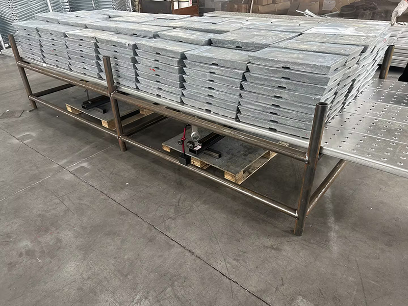 Biến dạng v&agrave; dịch chuyển của v&aacute;n gi&agrave;n gi&aacute;o k&egrave;m theo d&agrave;i 4 m&eacute;t dưới tải trọng 5,6 tấn.