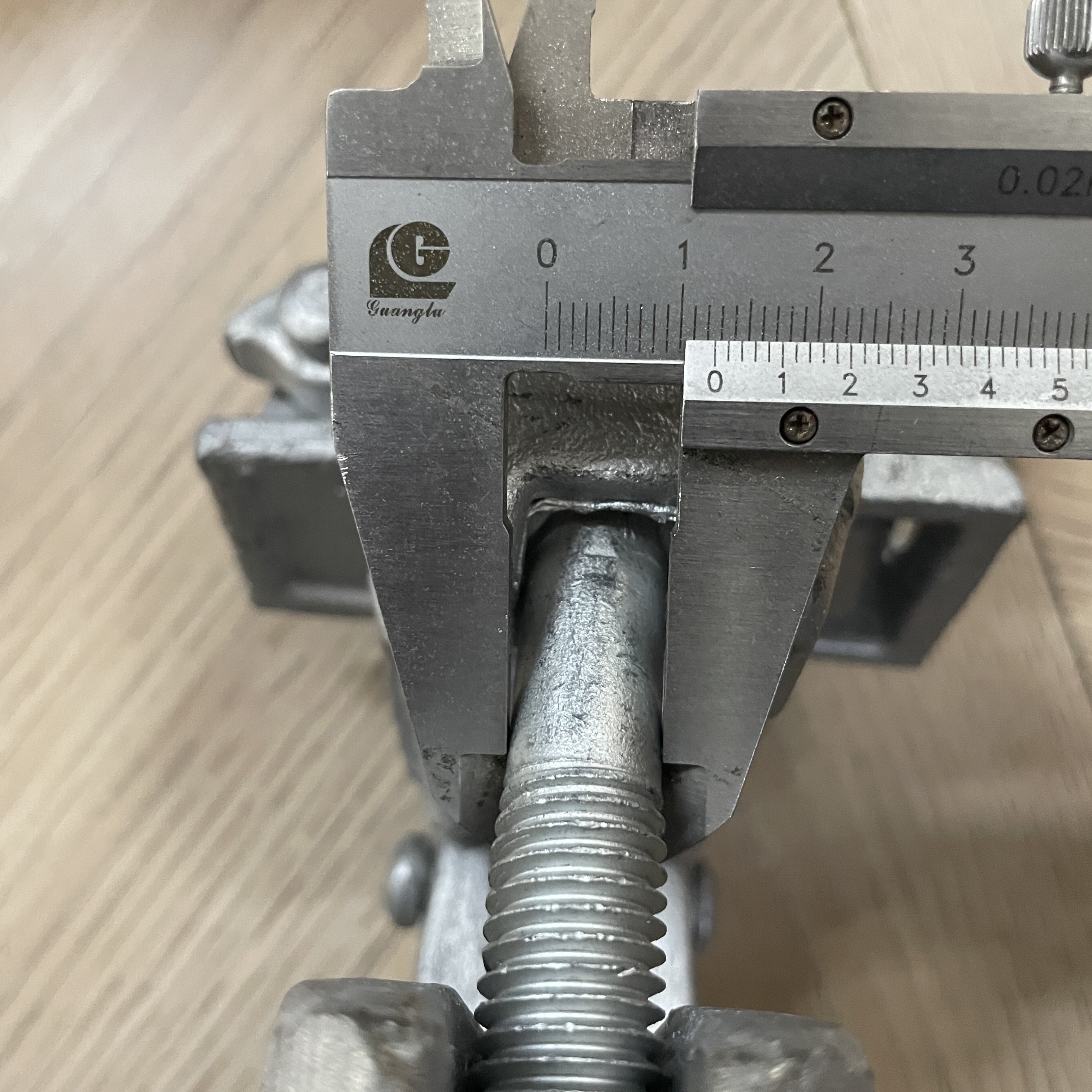 gi&agrave;n gi&aacute;o h&igrave;nh đặc biệt Kẹp 