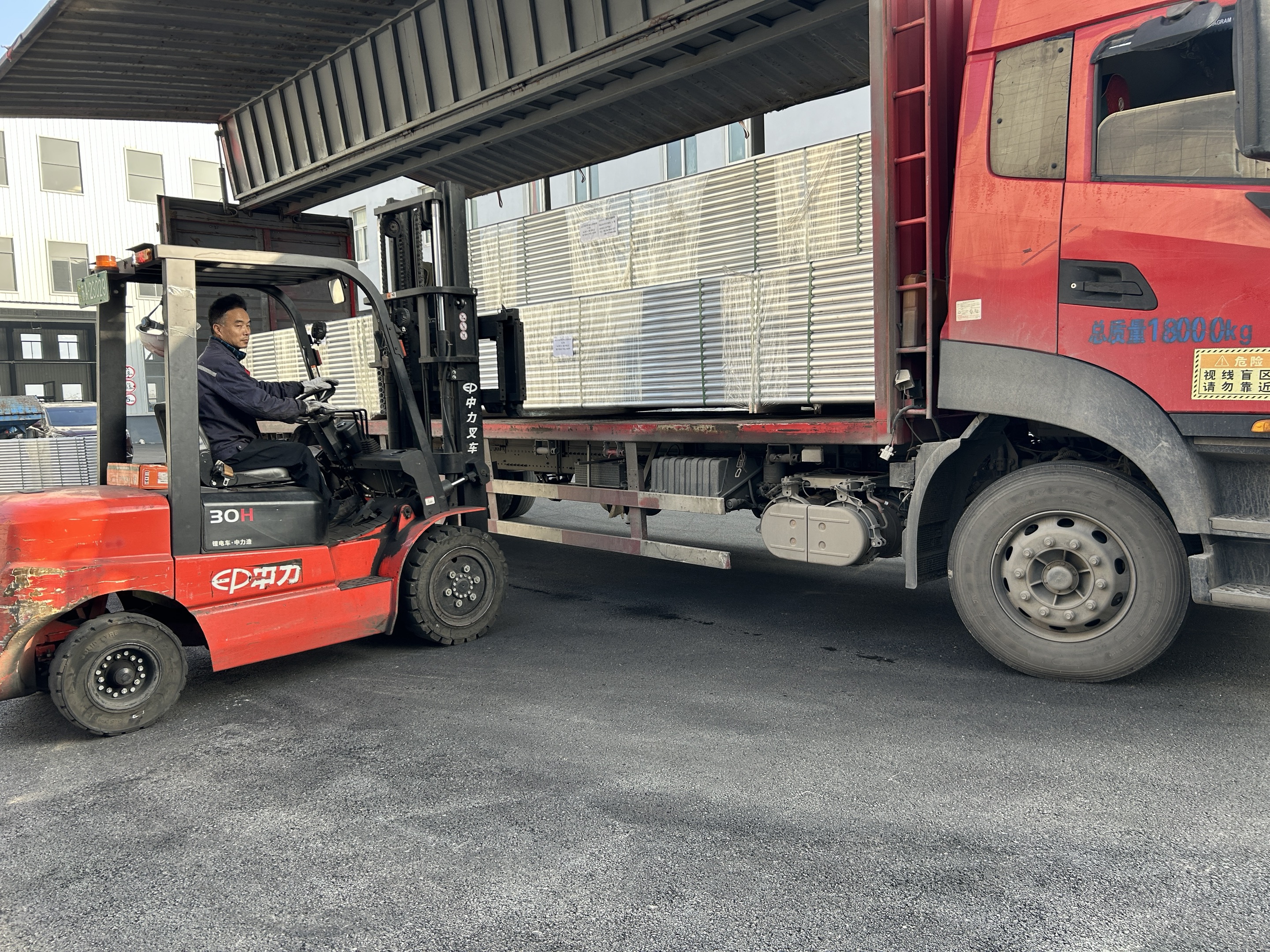 nh&ocirc;m lưới ch&ugrave;m vận chuyển