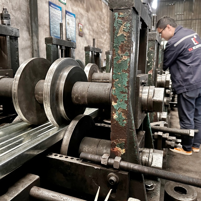 Đ&oacute;ng tấm th&eacute;p