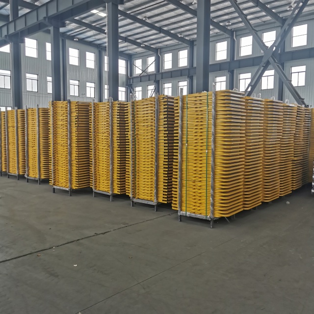 Cổng gi&agrave;n gi&aacute;o