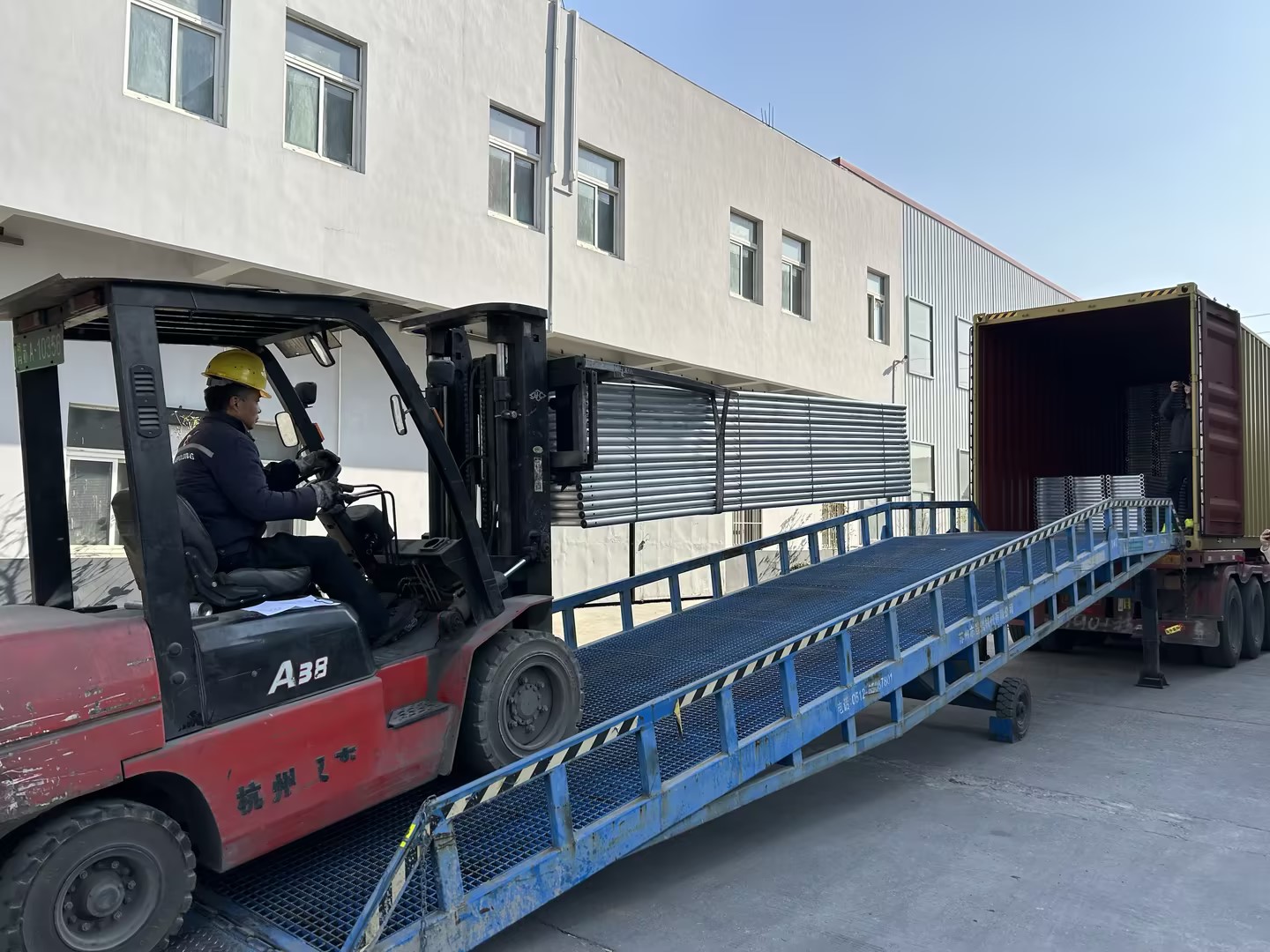 Vận chuyển dầm gi&agrave;n gi&aacute;o 