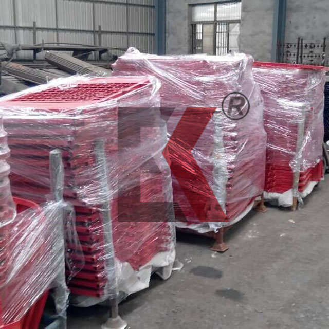 Cửa bẫy giàn giáo