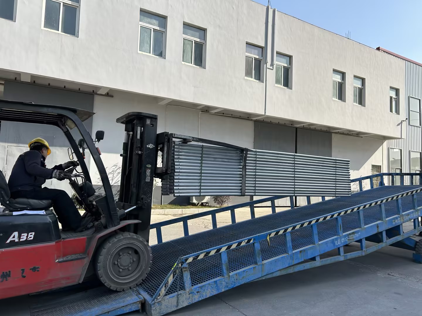 nh&ocirc;m lưới ch&ugrave;m vận chuyển 