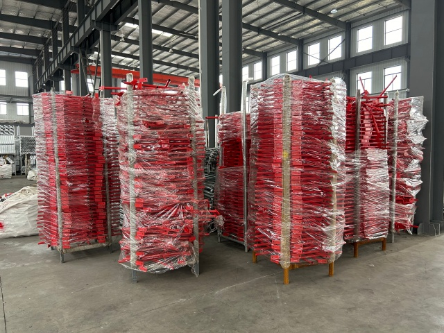 Kiểu trang trọng chống đỡ ch&acirc;n ba