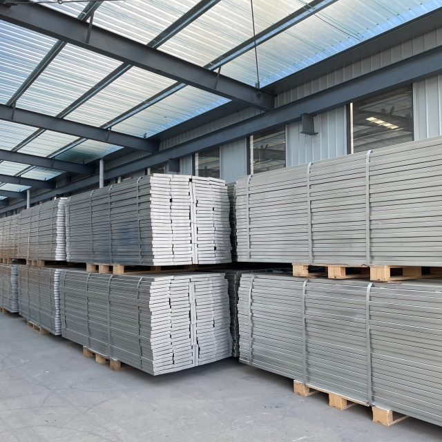 Tấm gi&agrave;n gi&aacute;o loại đ&oacute;ng