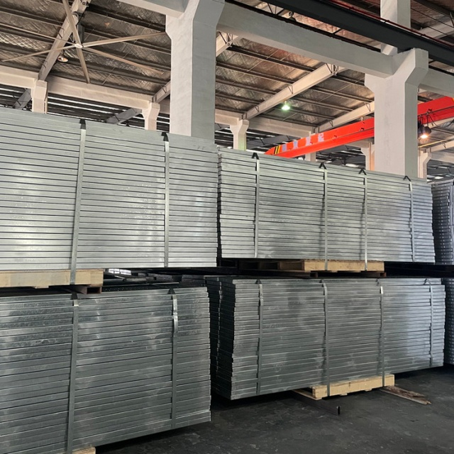 Đ&oacute;ng tấm th&eacute;p