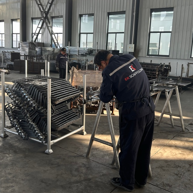 Cửa bẫy gi&agrave;n gi&aacute;o