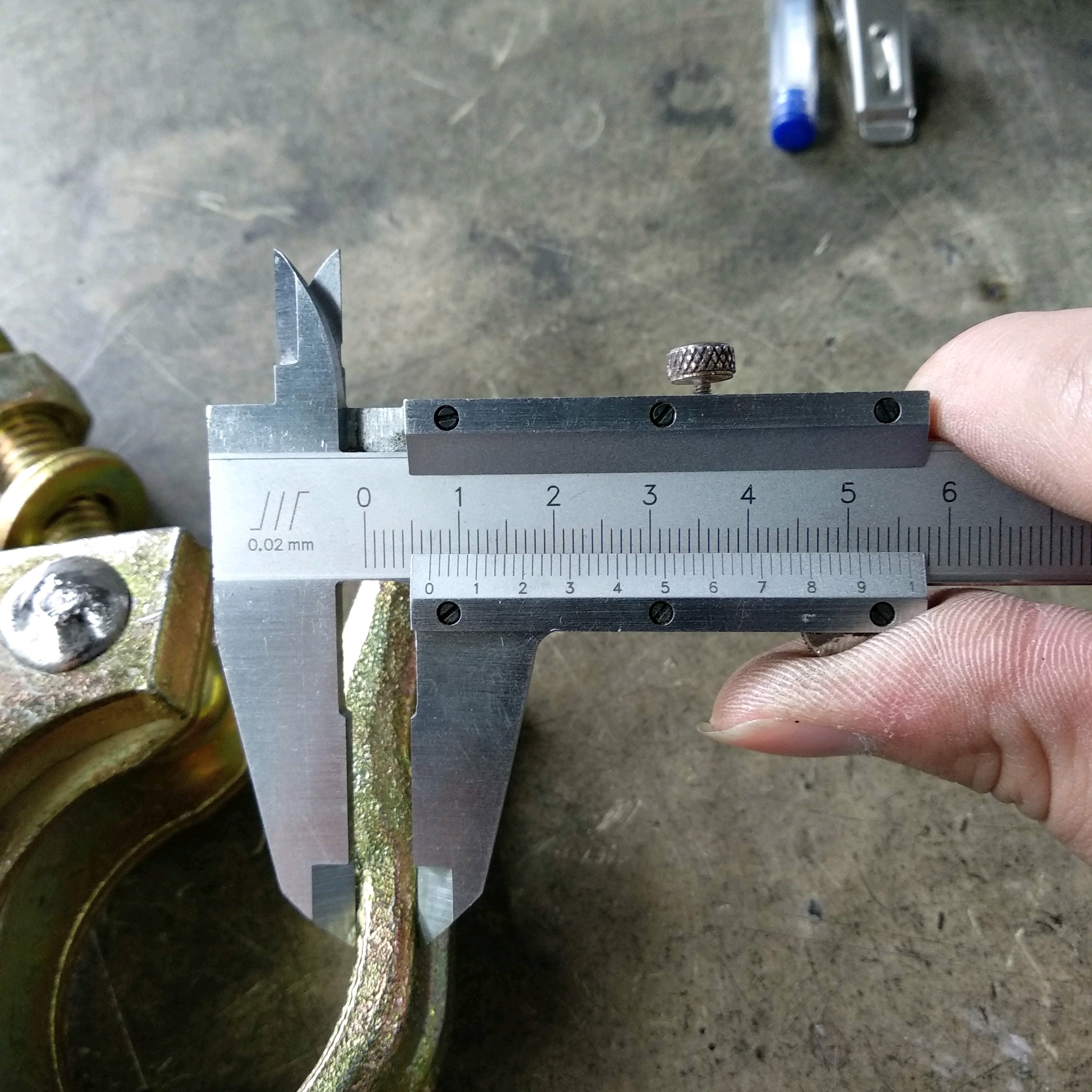 Thả khớp nối dầm rèn