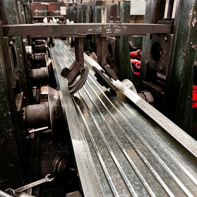 Đ&oacute;ng tấm th&eacute;p