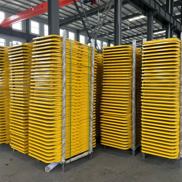 Cổng gi&agrave;n gi&aacute;o