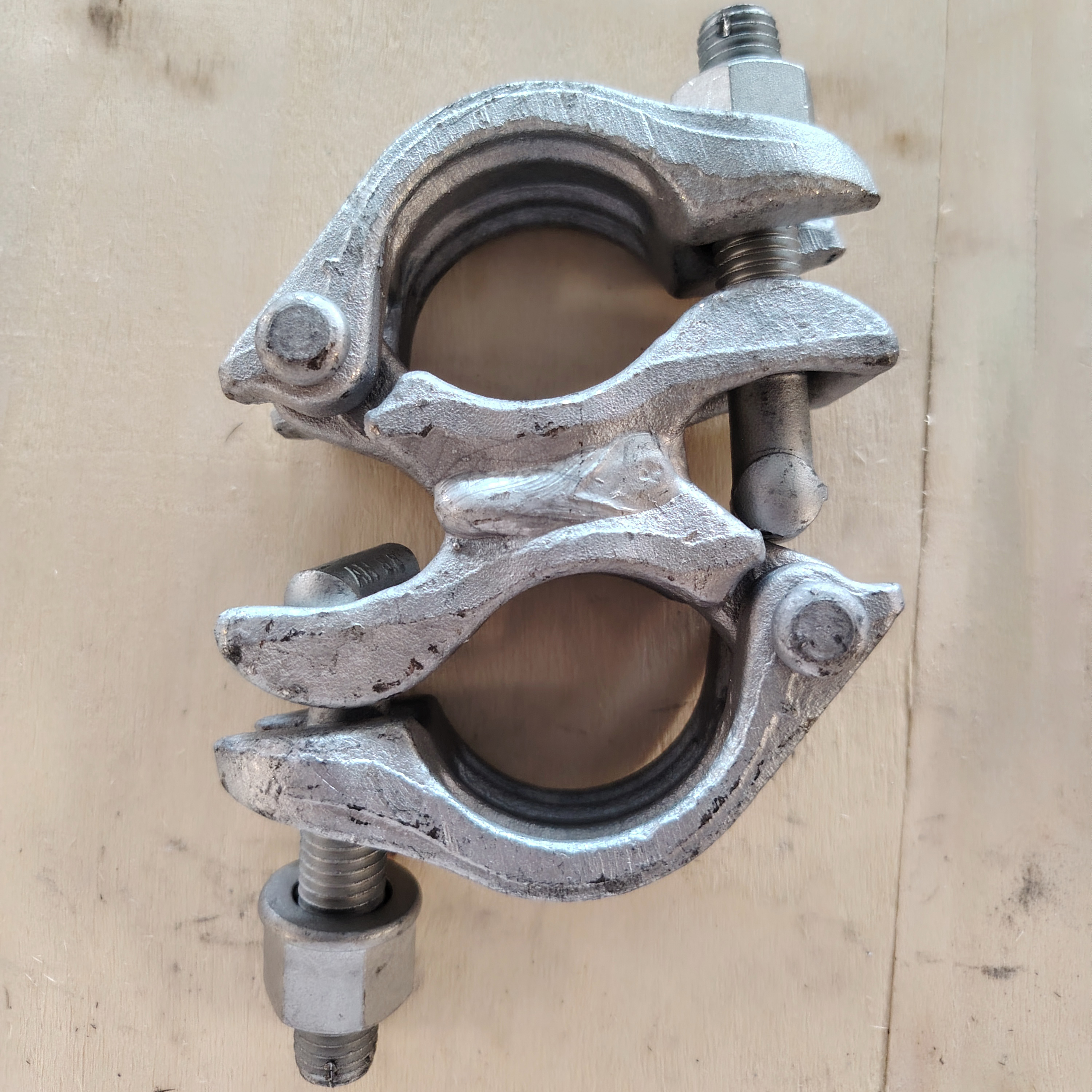 Khớp nối khoảng cách - Kẹp giàn giáo hình đặc biệt 74mm