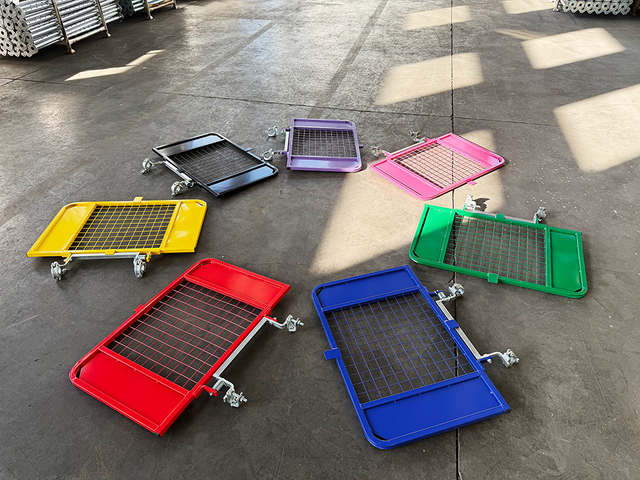 Cổng gi&agrave;n gi&aacute;o m&agrave;u