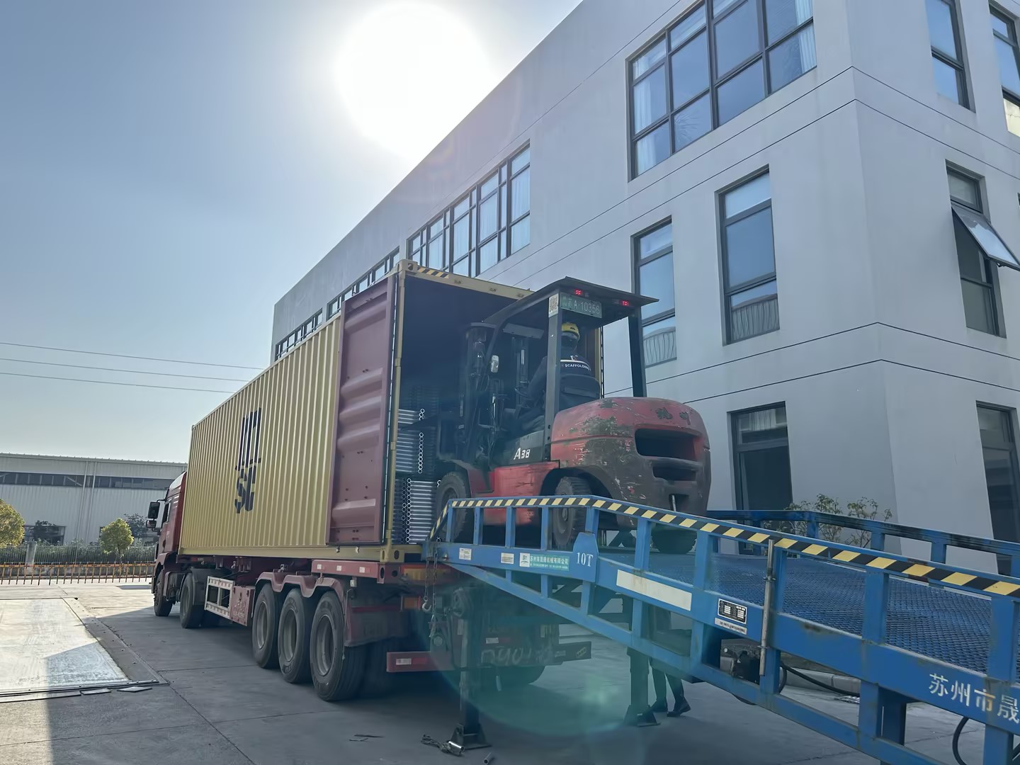 nh&ocirc;m lưới ch&ugrave;m vận chuyển 