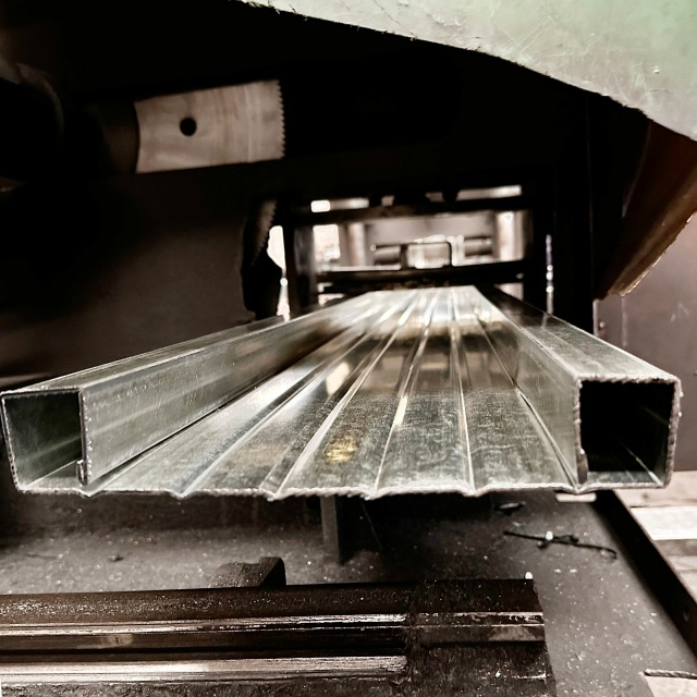 Đ&oacute;ng tấm th&eacute;p