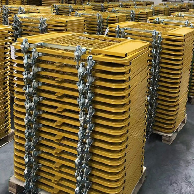 Cổng gi&agrave;n gi&aacute;o