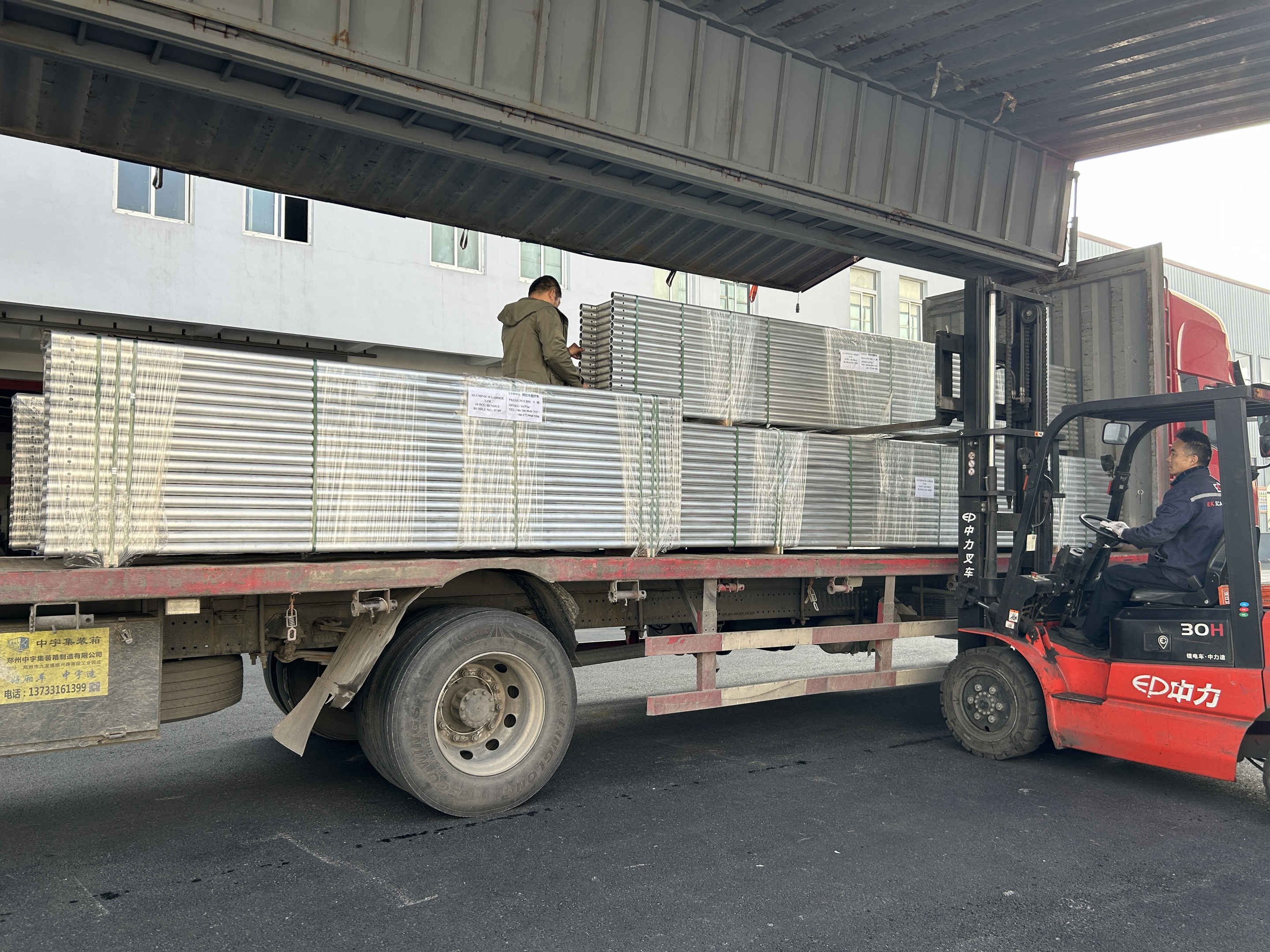 nh&ocirc;m lưới ch&ugrave;m vận chuyển 