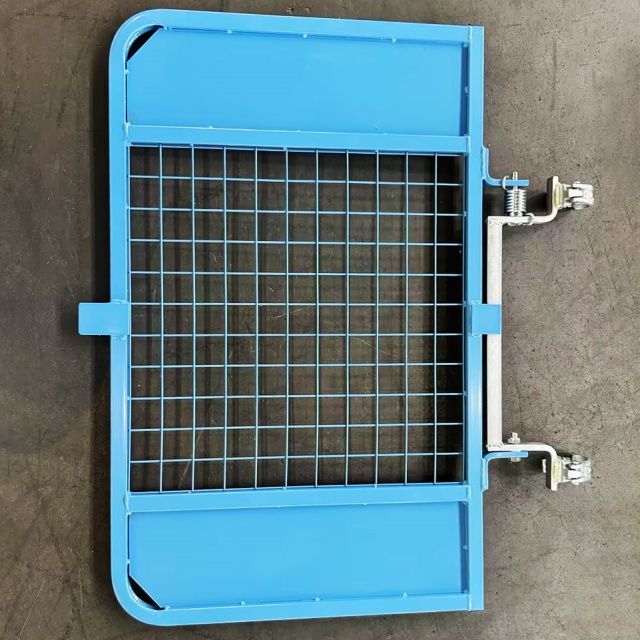 Cổng gi&agrave;n gi&aacute;o m&agrave;u xanh nhạt 