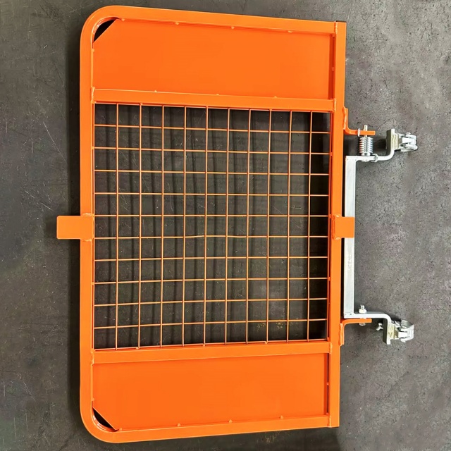 Cổng gi&agrave;n gi&aacute;o m&agrave;u cam 